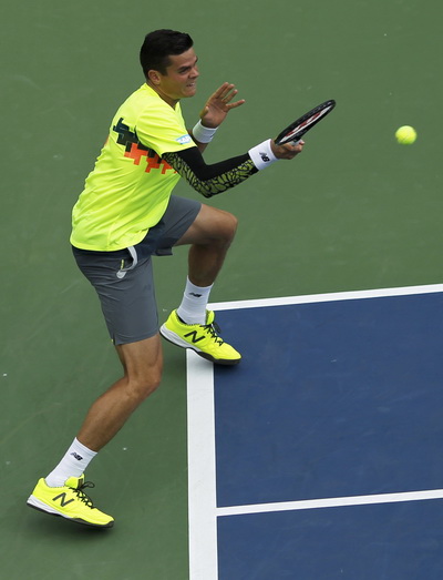 Milos Raonic đầy sắc m&agrave;u tr&ecirc;n s&acirc;n đấu