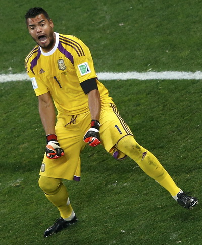 Thủ môn Romero đẩy được hai quả đá 11 mét, đưa Argentina vào chung kết