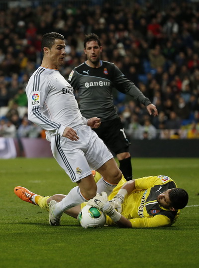 Ronaldo bất lực trước thủ môn Casilla