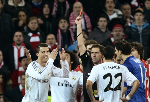 Ronaldo nhận thẻ đỏ, Real Madrid đánh rơi chiến thắng