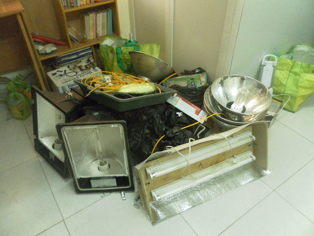 Thiết bị chiếu s&aacute;ng