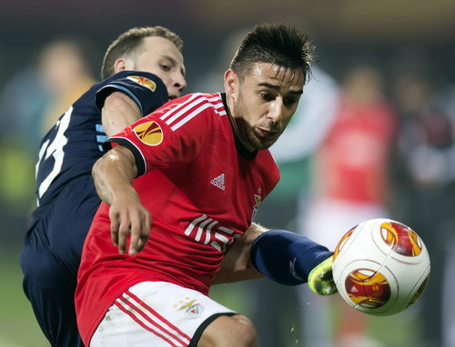 Salvio (phải) gi&uacute;p b&oacute;ng đ&aacute; Bồ Đ&agrave;o Nha thắng lớn