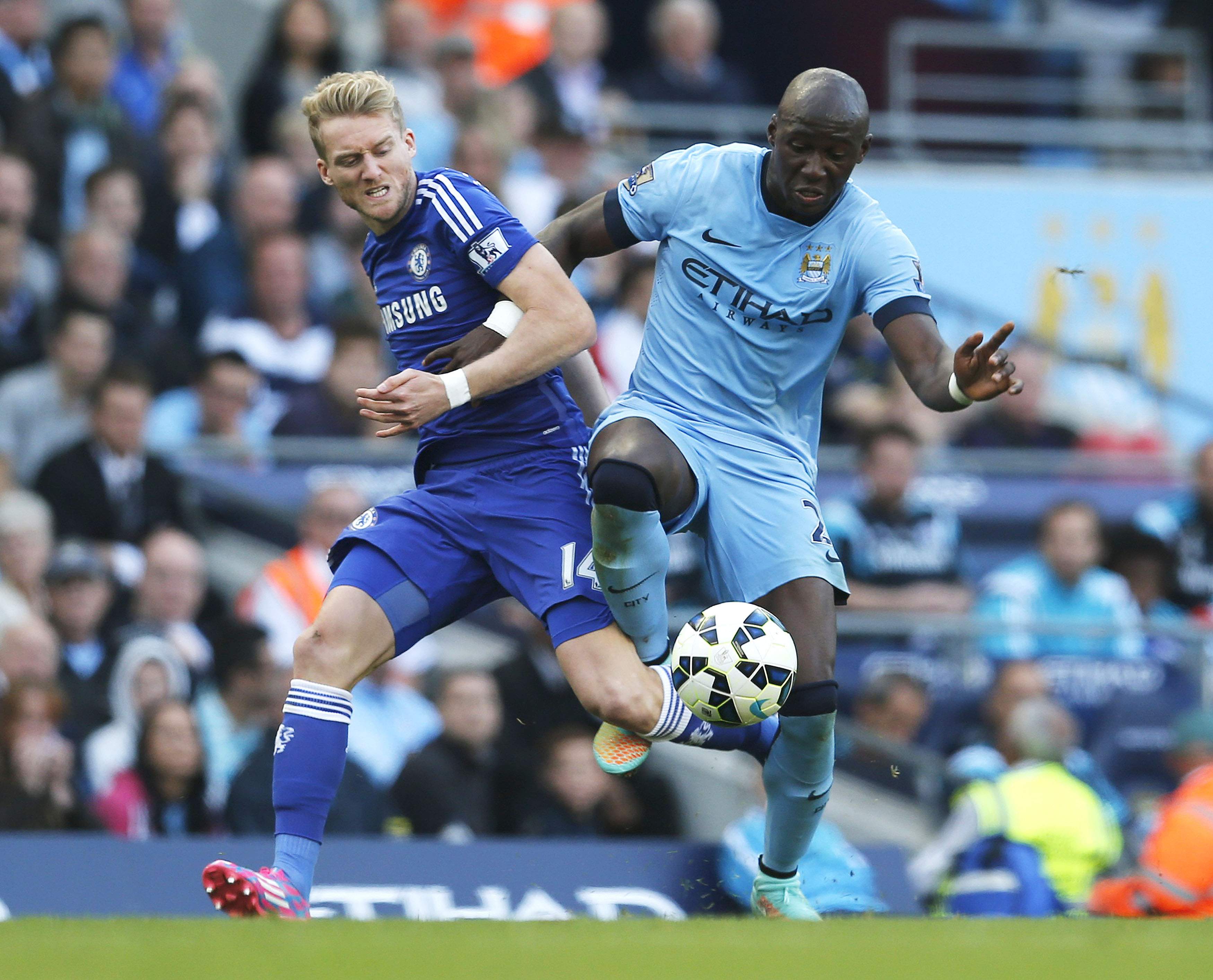 Dự bị Andre Schurrle (tr&aacute;i) mở tỉ số trận đấu