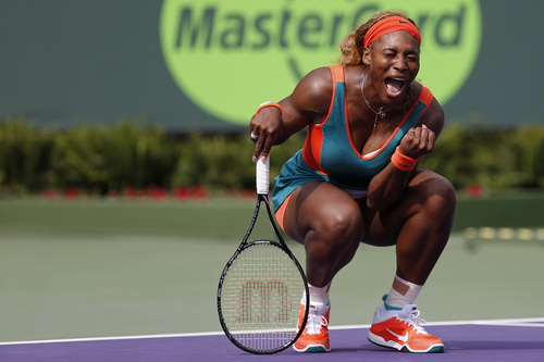 Serena chật vật vào vòng 4, Wawrinka ngược dòng trận ra quân