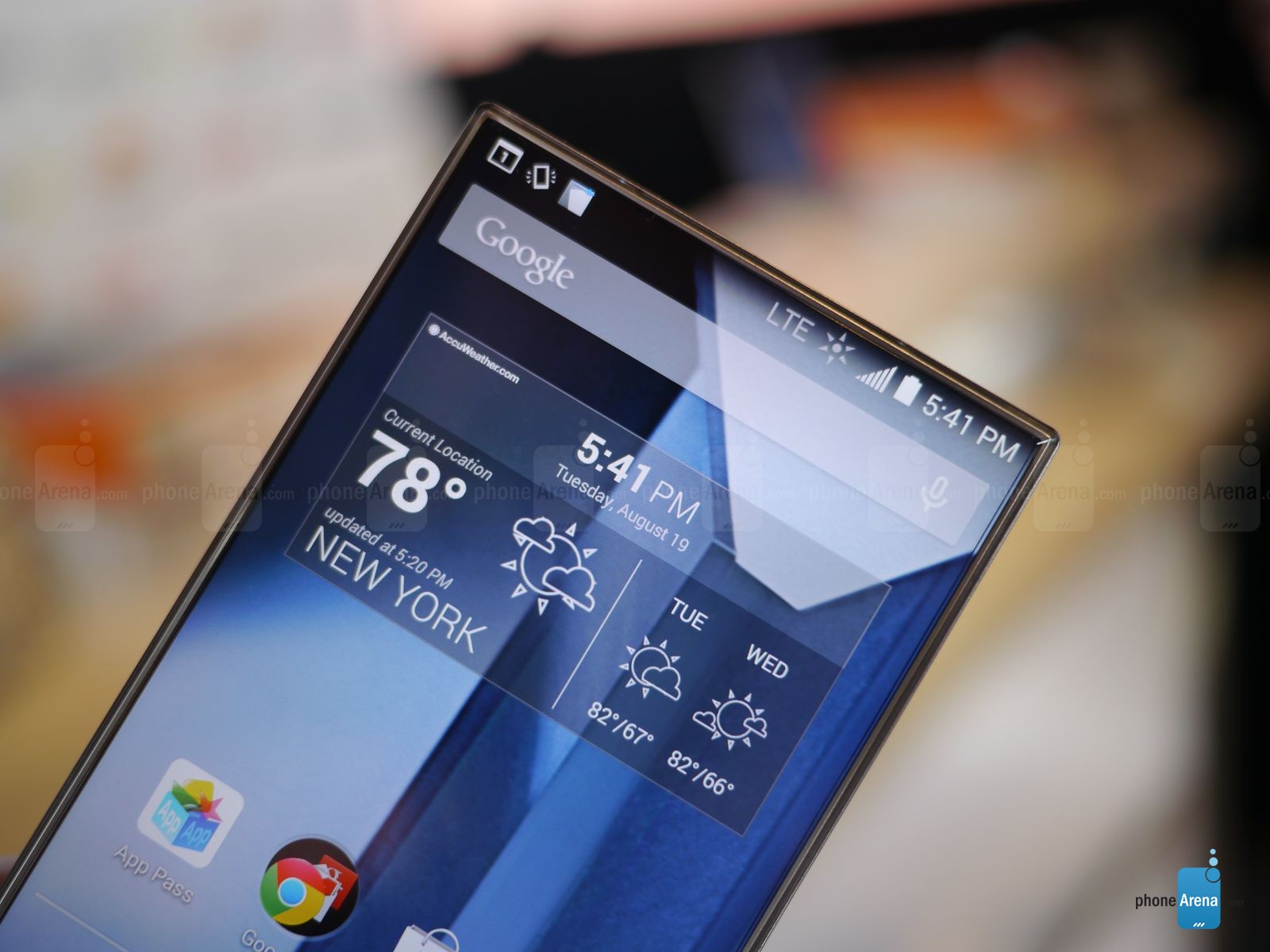 Cái nhìn đầu tiên từ smartphone không viền màn hình