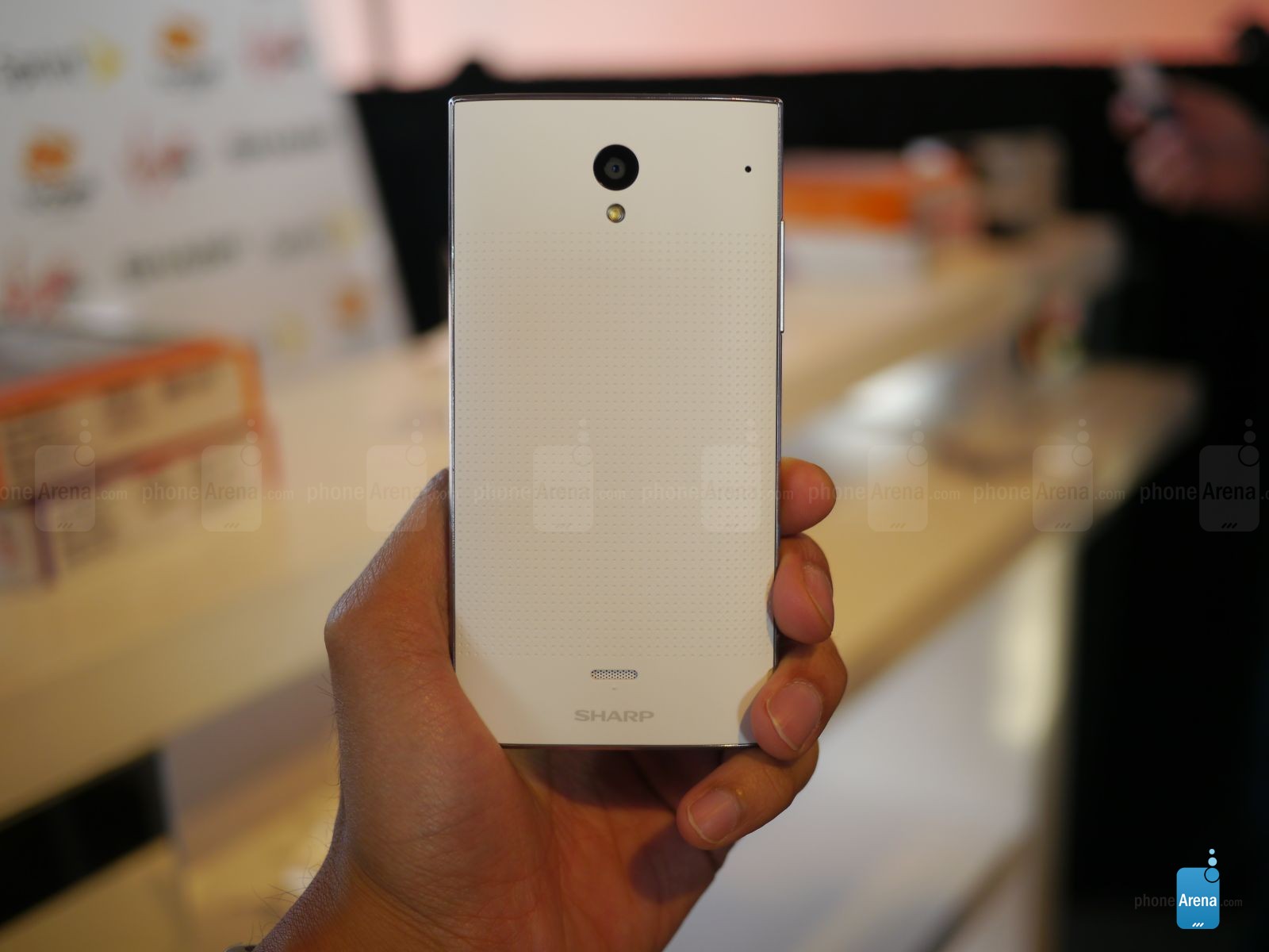 M&aacute;y trang bị ch&iacute;p xử l&yacute; 4 nh&acirc;n Snapdragon 400 tốc độ 1,5GHz, RAM 1,5GB, bộ nhớ trong 8GB ...