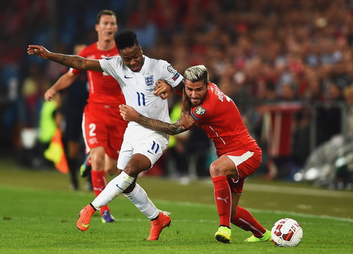 Cầu thủ trẻ Raheem Sterling (11) chơi hay nhất trận phía đội khách