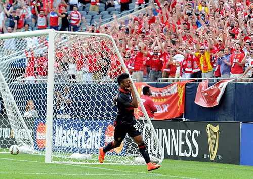 Raheem Sterling ghi b&agrave;n mở tỉ số từ ph&uacute;t thứ 5