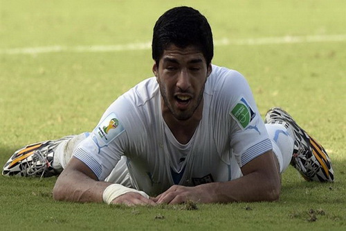 Sốc: Suarez bị cách ly khỏi các hoạt động bóng đá 4 tháng