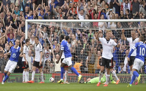 Sai sót của thủ môn Stockdale khiến Fulham vỡ mộng kiếm điểm sân nhà