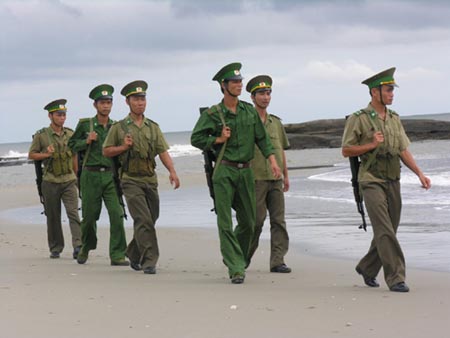 Bộ đội bi&ecirc;n ph&ograve;ng đồn bi&ecirc;n ph&ograve;ng Tr&agrave; Cổ (Quảng Ninh) tuần tra giữ vững an ninh v&ugrave;ng biển. Ảnh: VOV