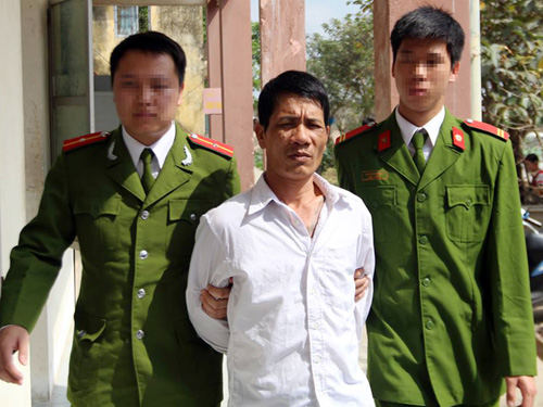 Bịt mắt, bóp cổ cụ bà 85 tuổi cướp hoa tai