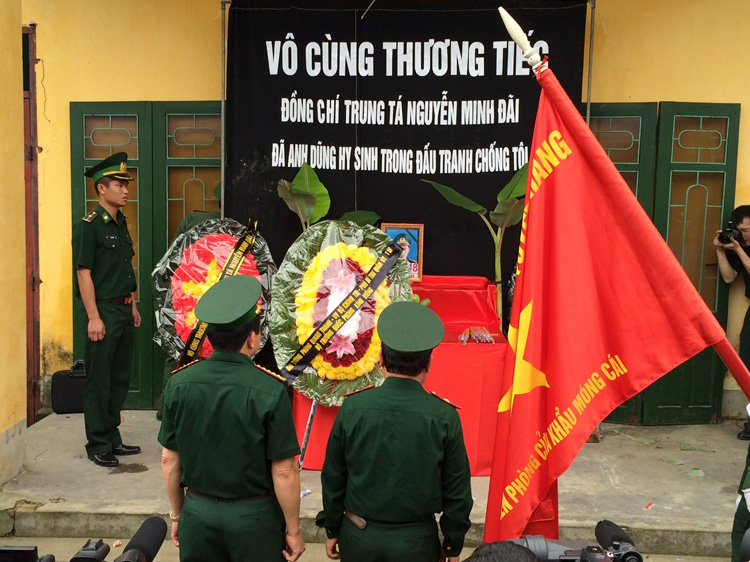 Vụ nổ súng ở cửa khẩu: Phong hàm cho 2 sĩ quan biên phòng hy sinh