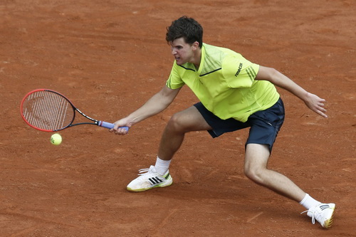 Dominic Thiem thi đấu đầy nỗ lực trước đ&agrave;n anh Nadal