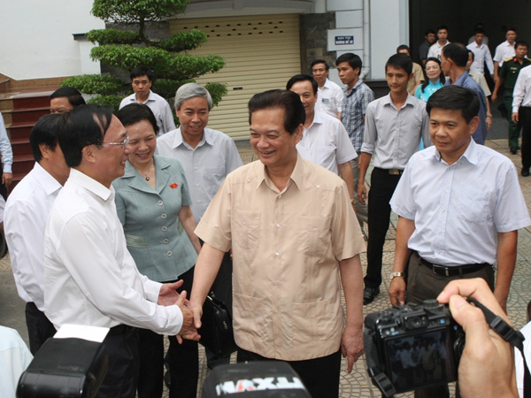 Thủ tướng Nguyễn Tấn Dũng nhấn mạnh việc Trung Quốc ngang nhi&ecirc;n hạ đặt gi&agrave;n khoan trong v&ugrave;ng biển của Việt Nam đ&atilde; l&agrave;m cả d&acirc;n tộc ta phẫn nộ, l&ecirc;n &aacute;n.