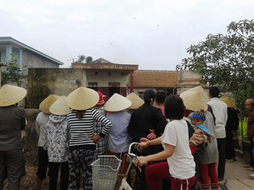 Đánh răng rửa mặt xong vào nhà treo cổ tự tử