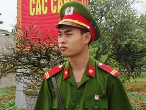 Nhặt được 23 chỉ vàng, trung sĩ CA trả lại người đánh rơi