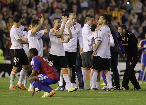 Valencia lội ngược dòng thành công trên sân nhà trước Basel