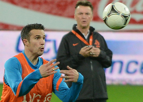 Van Gaal rất quan tâm đến cậu học trò cưng Van Persie