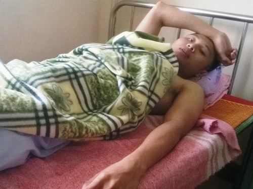 Anh Phạm Thanh Cảnh đang điều trị tại Bệnh viện đa khoa H&agrave; Tĩnh