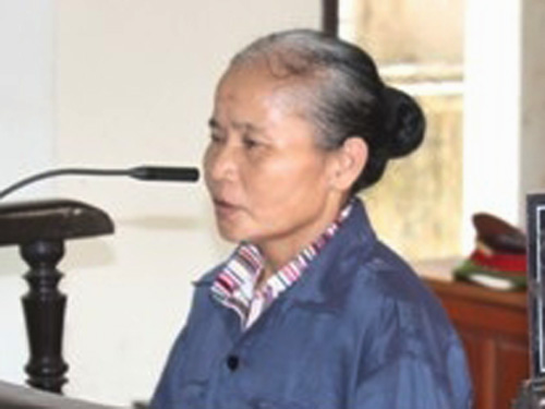 Vợ dùng cuốc bổ chết chồng đòi ân ái trong đêm
