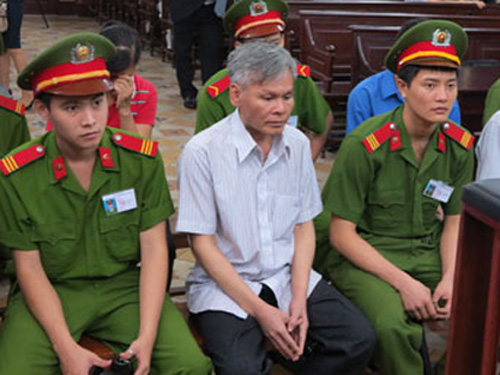 Bị cáo Vũ Quốc Hảo đã bị TAND TP HCM tuyên án tử hình trong vụ án tham ô, cố ý làm trái... đưa ra xét xử tháng 11-2013 - Ảnh: K.Miên