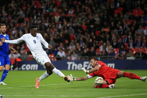 Welbeck (9) nổ súng đều đặn với ba bàn sau hai trận mở màn cho tuyển Anh