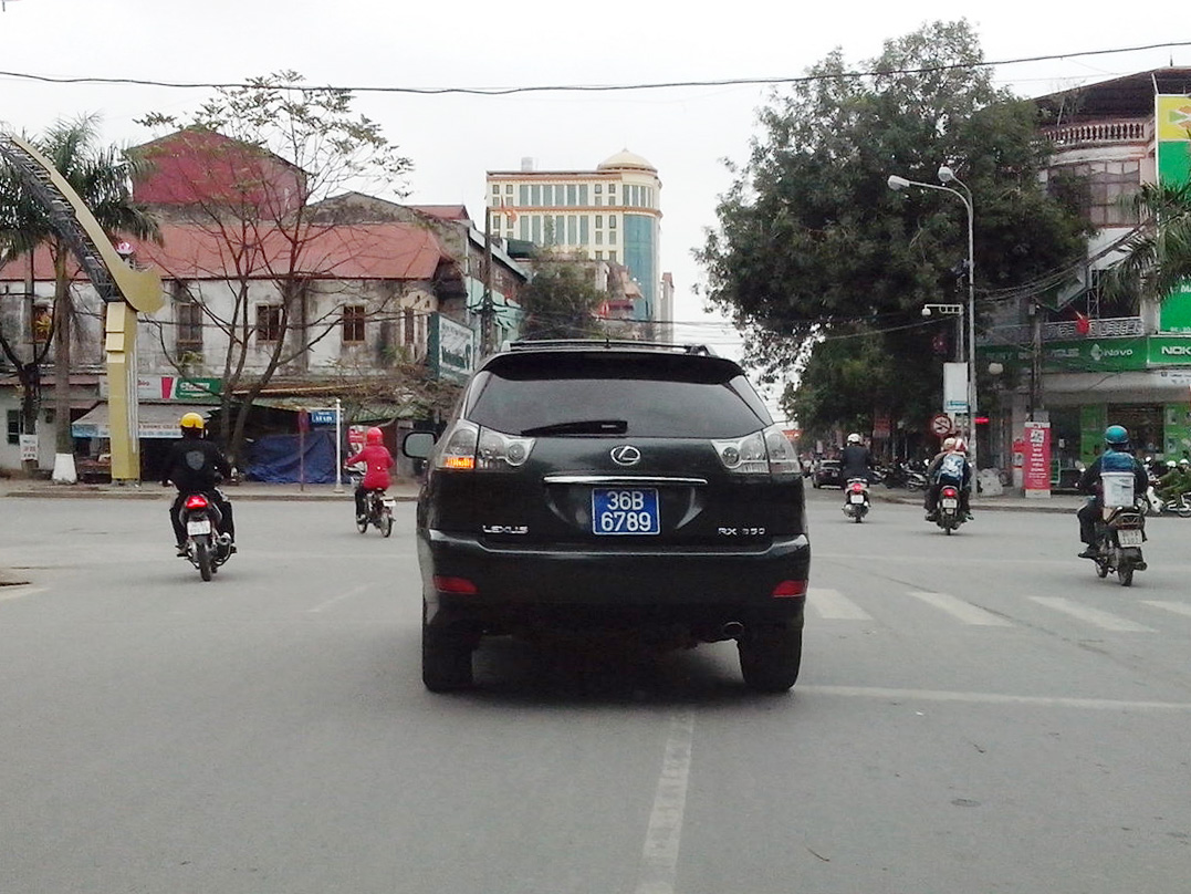 Vụ 2 xe biển xanh số "VIP" 6789: Là để hóa trang