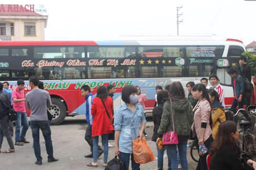 Chiếc xe 42 chỗ nhưng nhồi tới 85 kh&aacute;ch