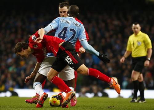 Yaya Toure chơi x&ocirc;ng x&aacute;o trước Cardiff City