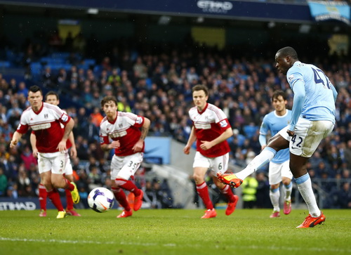 Man City trở lại đường đua, Liverpool đè bẹp Cardiff