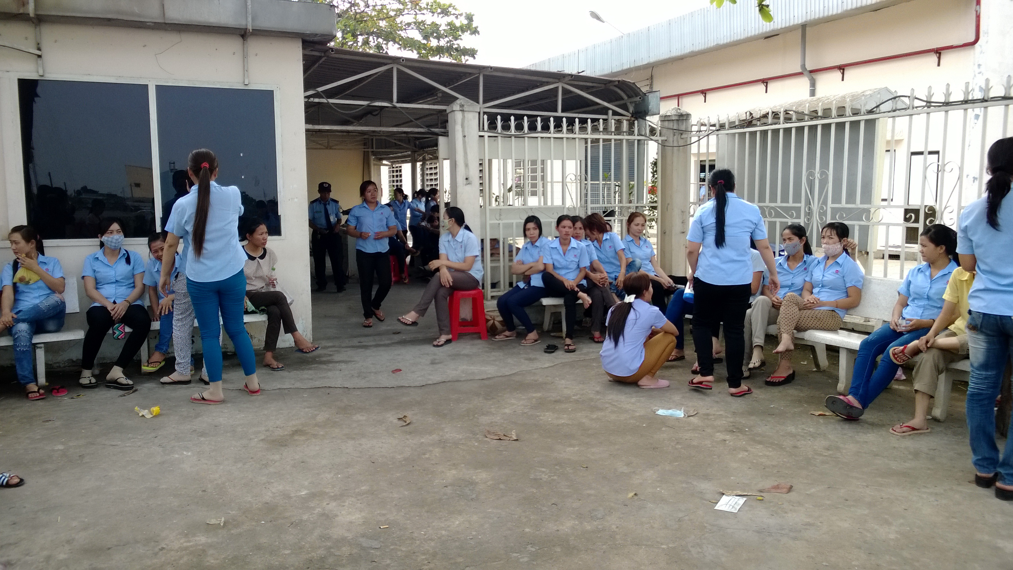 Công ty Young Woo tiếp tục siết lương công nhân