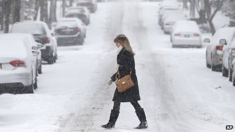 B&atilde;o tuyết sẽ c&ograve;n đổ bộ v&agrave;o th&agrave;nh phố New York v&agrave; New England. Ảnh: AP