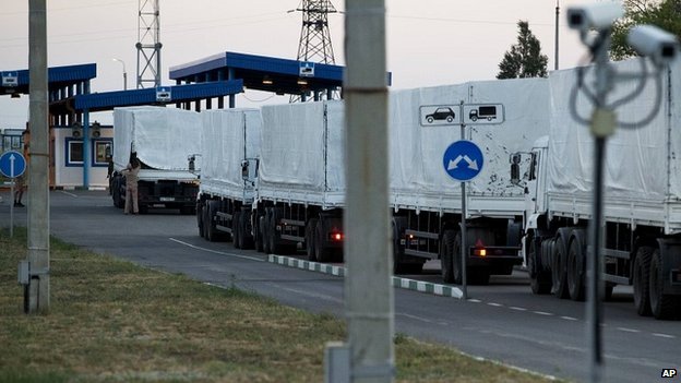 Xe cứu trợ Nga bắt đầu làm thủ tục tại biên giới Ukraine