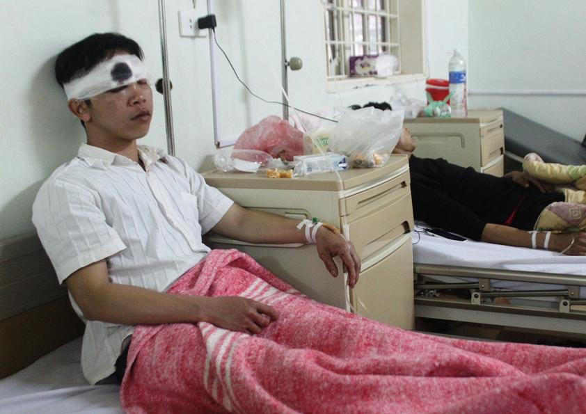 Anh Th&aacute;i Quang Trung (tr&uacute; TP Vinh) bi thương đang điều trị tại bệnh vi&ecirc;n.