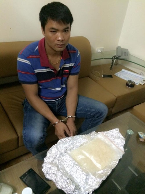 Nguyễn Văn Ho&agrave;i v&agrave; số ma t&uacute;y đ&aacute; bị c&ocirc;ng an Thanh H&oacute;a bắt giữ