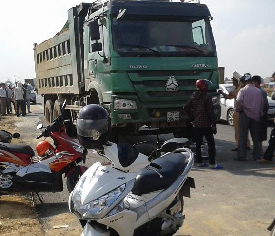 Hiện trường vụ tai nạn. Ảnh: Tập L&ecirc;.