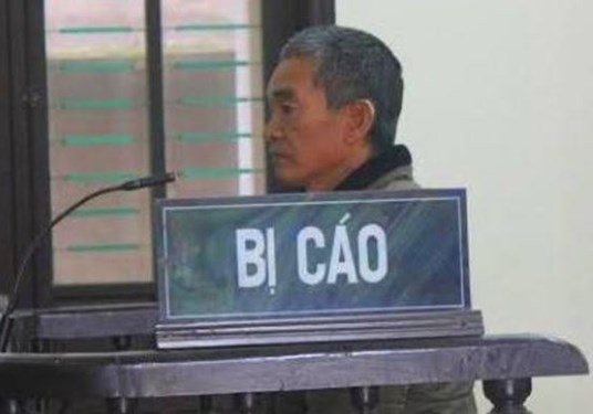 Mâu thuẫn từ đống gạch, vác dao chém chết hàng xóm