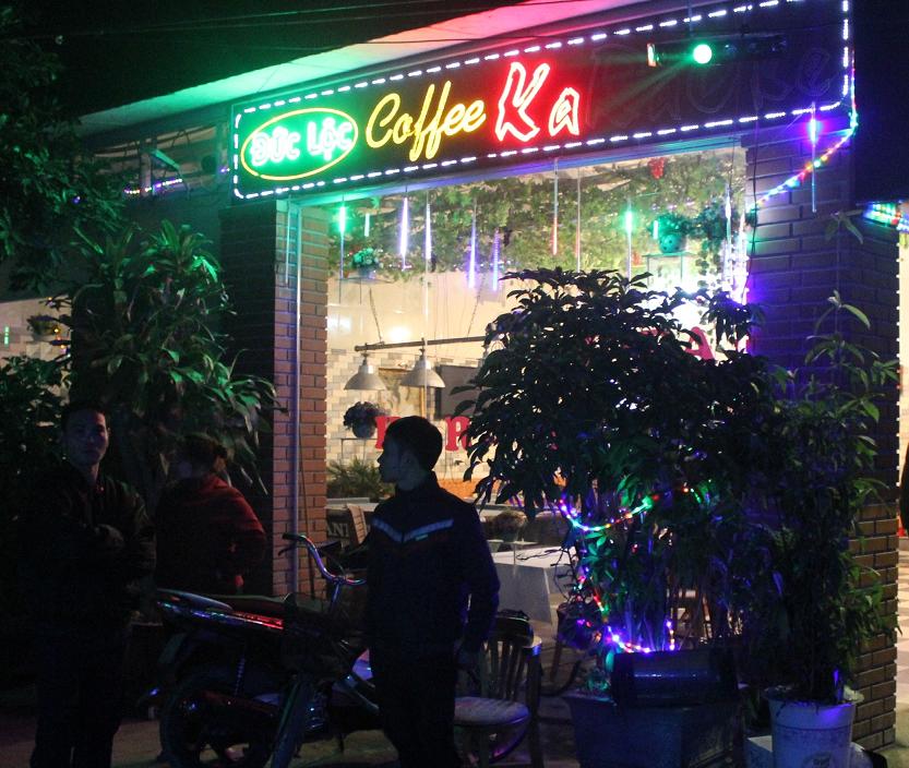 Qu&aacute;n karaoke nơi xảy ra vụ nổ s&uacute;ng.