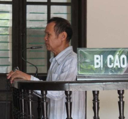 Bị c&aacute;o C&ugrave;ng tại phi&ecirc;n t&ograve;a.