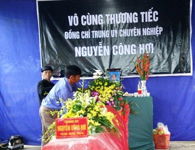 Lễ tang tr&uacute;ng &uacute;y Hợi tại qu&ecirc; nh&agrave;.