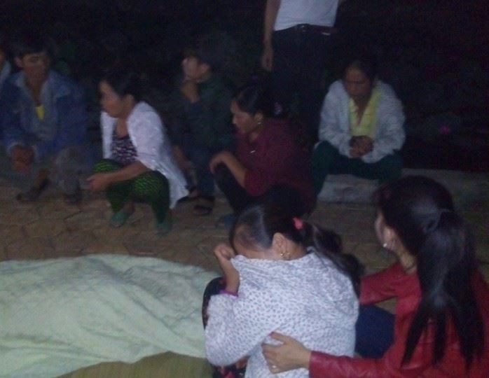 Rơi xuống hồ khi chơi cùng người nhà, bé 7 tuổi bị đuối nước