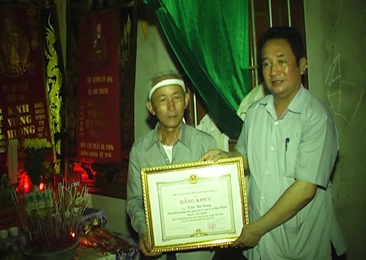 Truy tặng Bằng khen trưởng thôn tử vong khi chữa cháy rừng