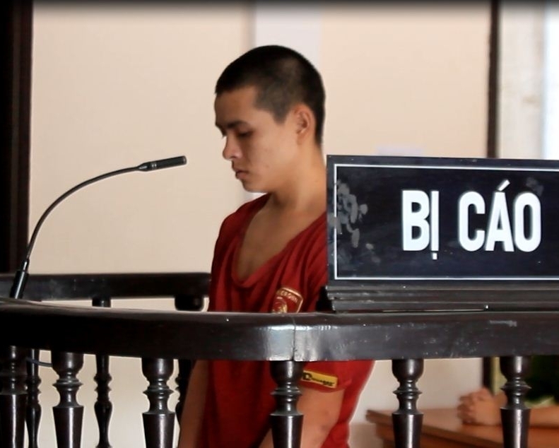 Say rượu, đánh bố, bắn chết anh trai