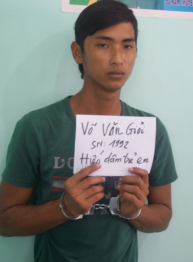 Trốn lệnh truy nã vì hiếp dâm vẫn cố dụ người tình nhí