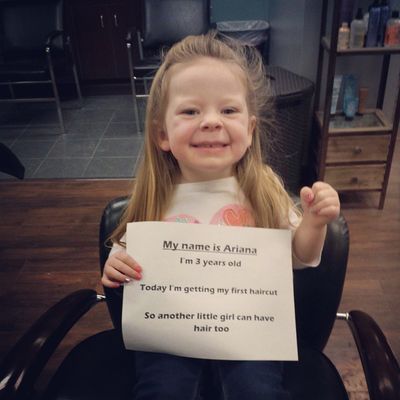 Ariana với m&aacute;i t&oacute;c d&agrave;i trước khi cắt. Ảnh: Josh Smith