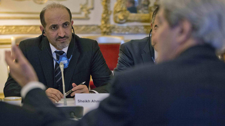 &Ocirc;ng Ahmad al-Jarba, thủ lĩnh phe đối lập ch&iacute;nh tại Syria. Ảnh: Reuters