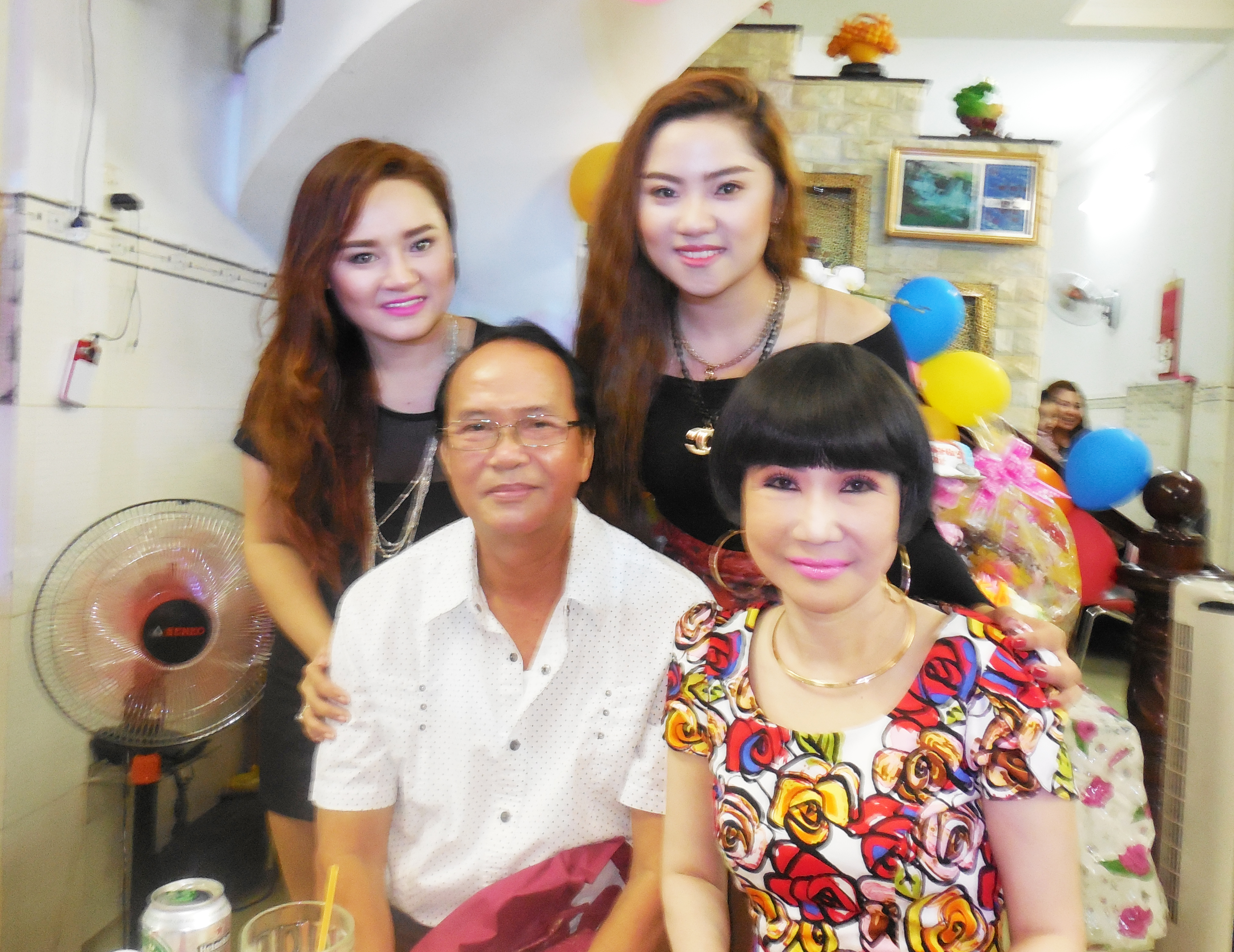 NSƯT Thanh Điền, Thanh Kim Huệ v&agrave; hai ca sĩ Ch&acirc;u Ngọc Linh, Ch&acirc;u Ngọc Ti&ecirc;n - con g&aacute;i Ch&acirc;u Thanh