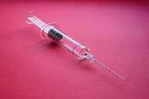 Bắt đối tượng tống tiền bằng kim tiêm có máu