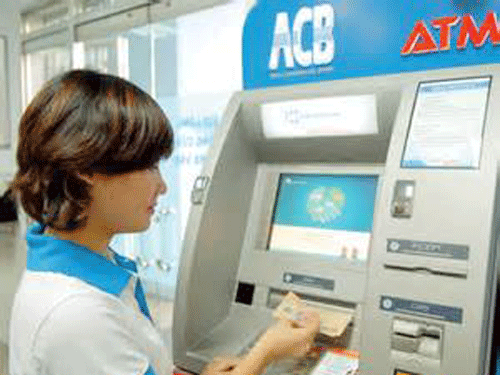 Ngo&agrave;i c&aacute;c loại thẻ quốc tế th&ocirc;ng dụng, ATM của ACB c&ograve;n chấp nhận giao dịch thẻ ITMX (Th&aacute;i Lan), thẻ UC (Nga)